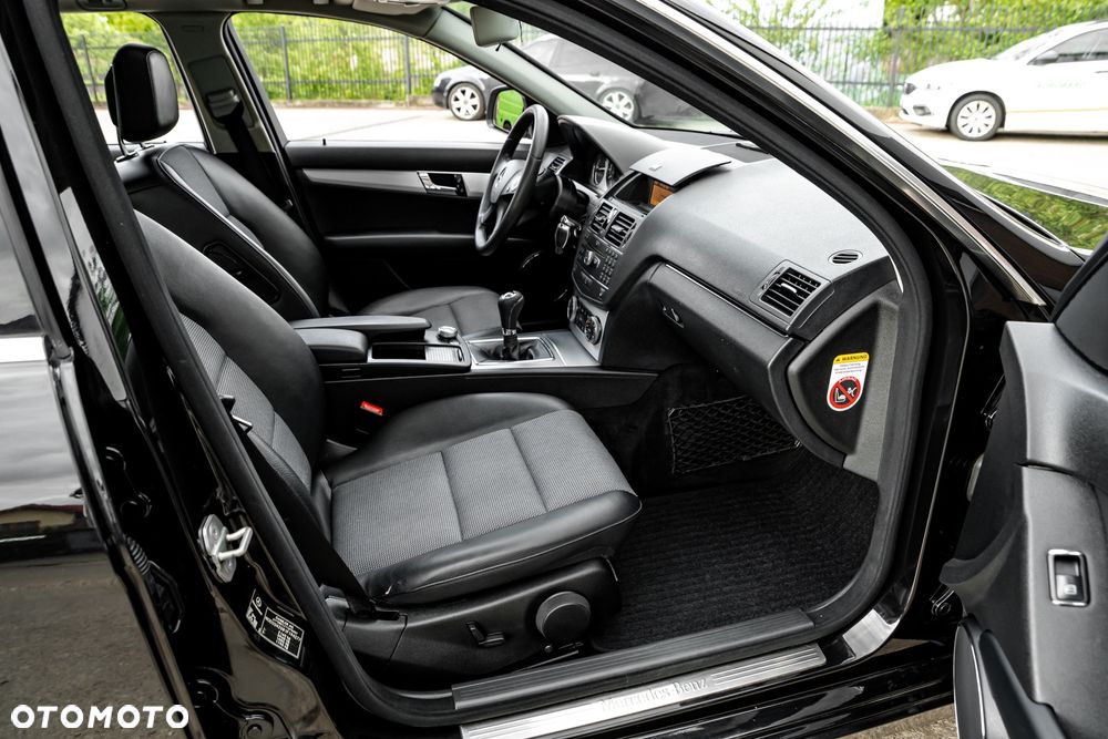 Mercedes-Benz Klasa C 220 CDI DPF Avantgarde - 24