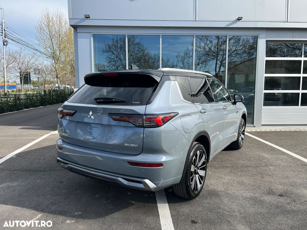 Mitsubishi Outlander 2.4 L 4X4 PHEV Instyle Ultimate - 4