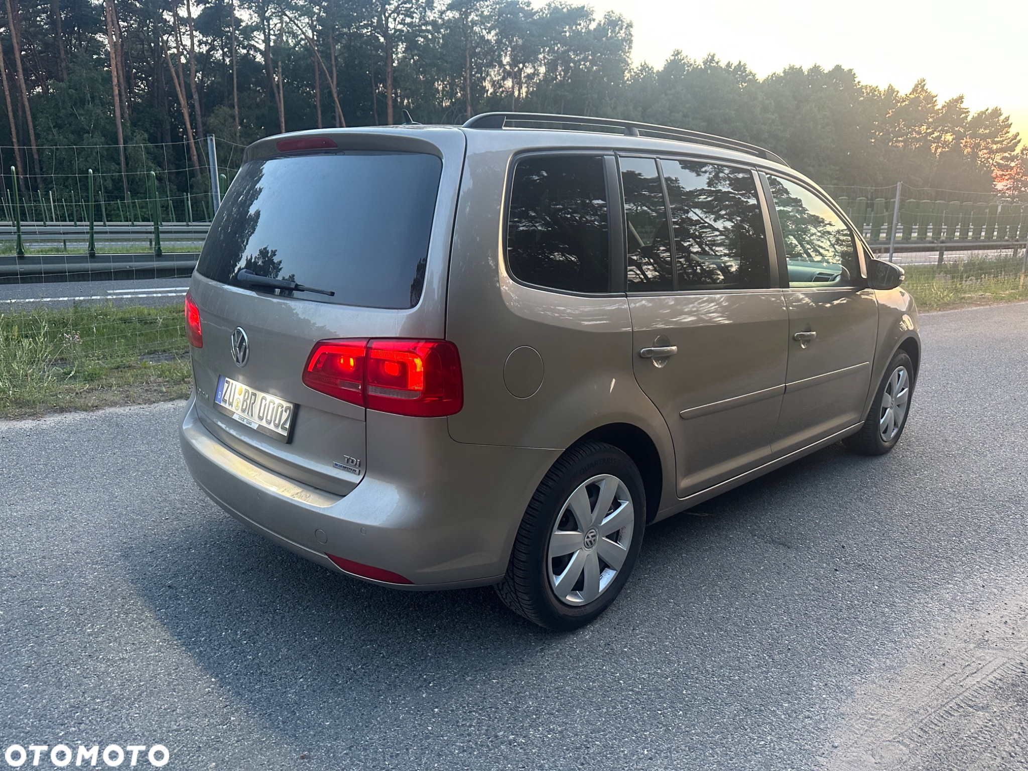Volkswagen Touran - 9