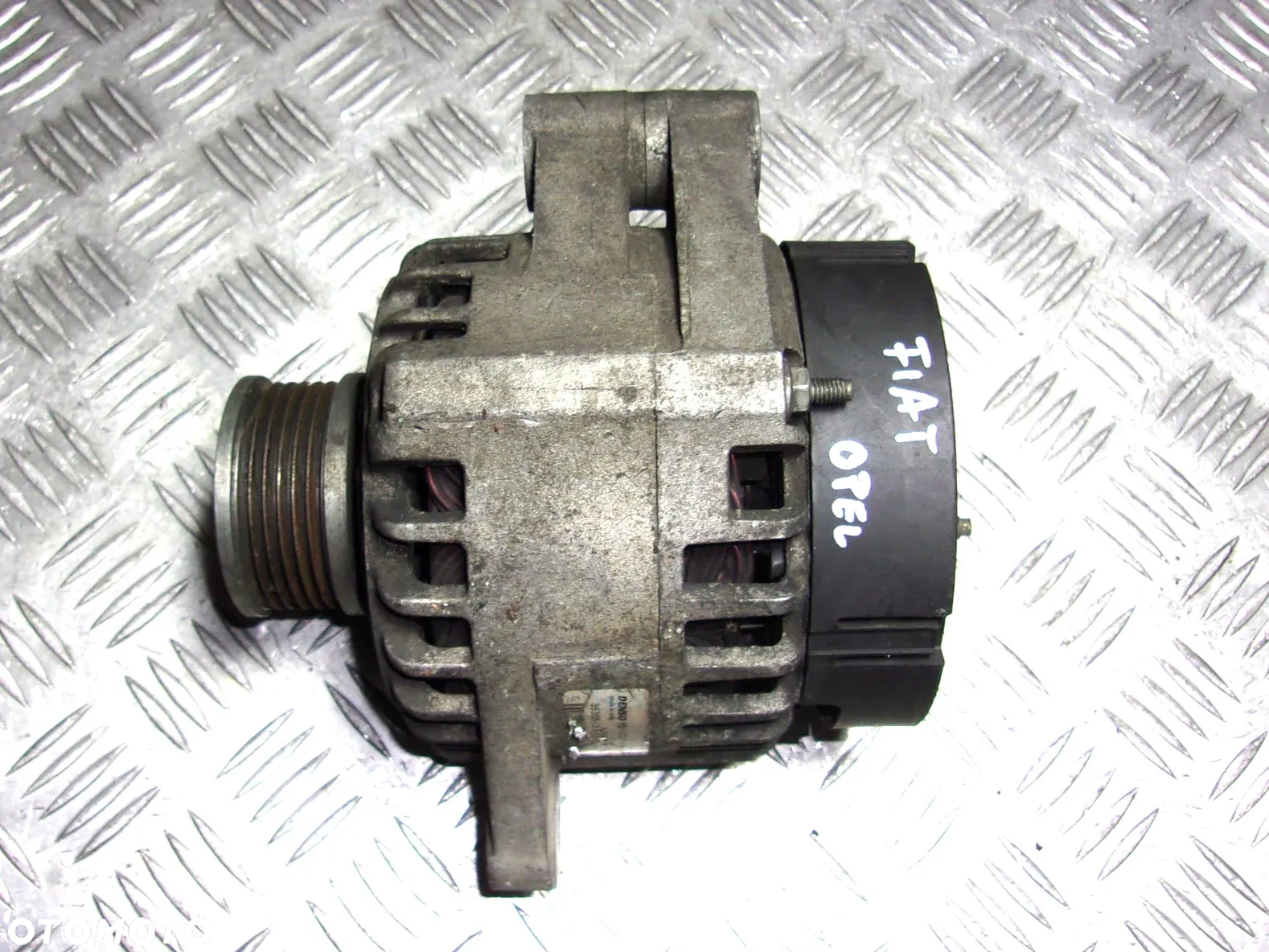Opel Astra F Signum Vectra C Zafira B alternator 1.9 CDTI - 2