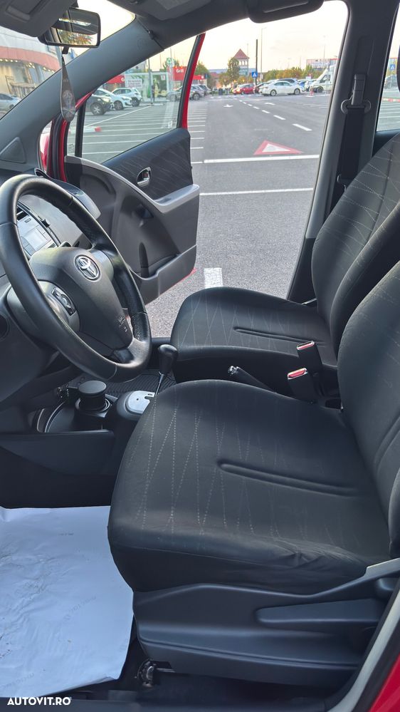 Toyota Yaris 1.3 Aut Luna - 11