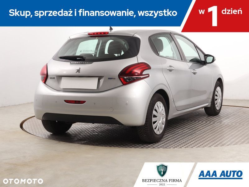 Peugeot 208 - 7