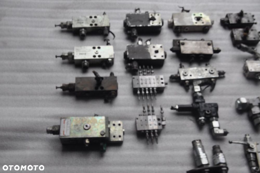 ZAMEK HYDRAULICZNY MECALAC - 2