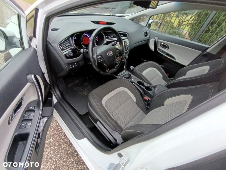 Kia Ceed 1.6 CRDi 115 Dream-Team Edition - 6