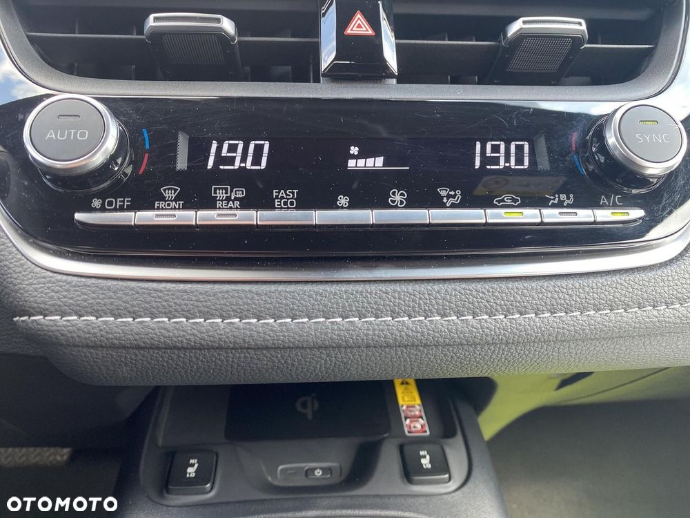 Toyota Corolla 1.8 Hybrid Comfort - 24