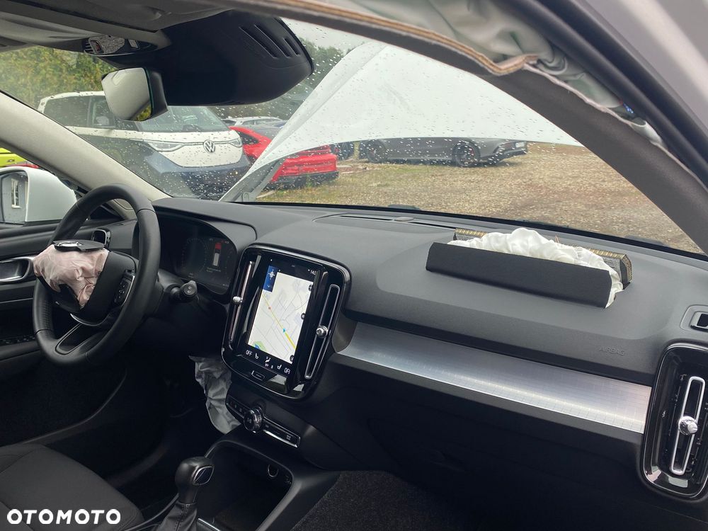 Volvo XC 40 T3 Momentum Pro - 22