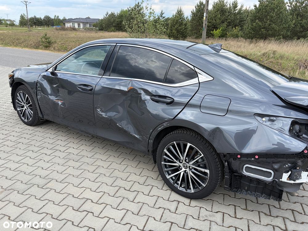 Lexus ES 300h - 10