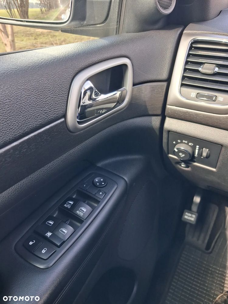 Jeep Grand Cherokee - 16