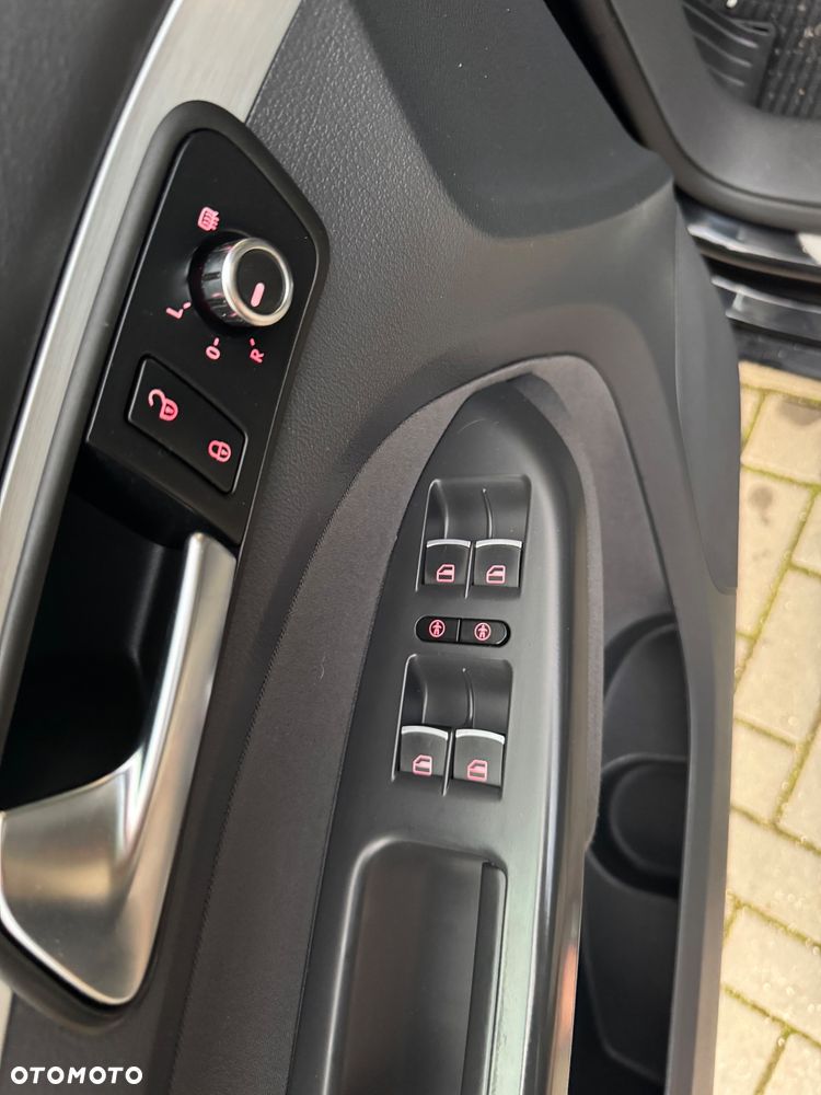 Volkswagen Touran 1.6 TDI DPF BlueMotion Technology STYLE - 16