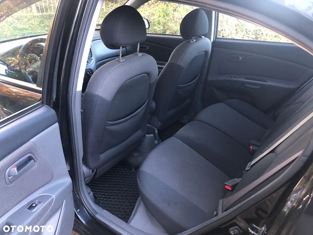 Kia Rio - 14