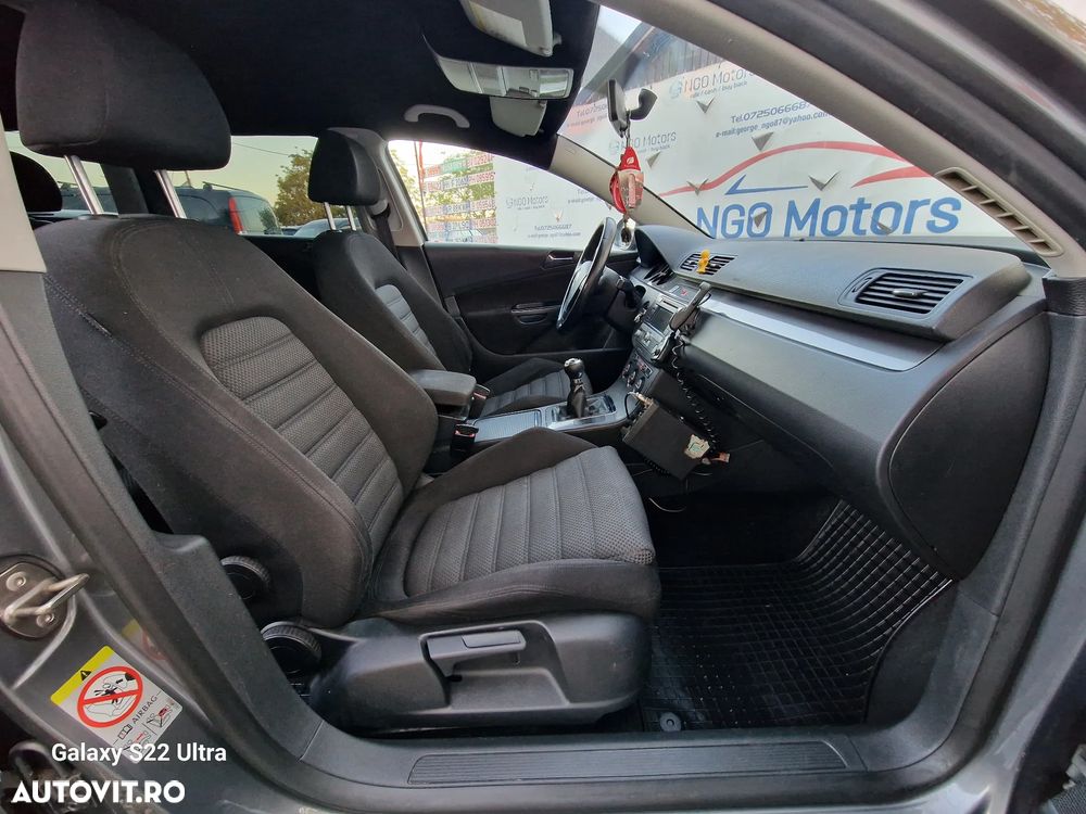 Volkswagen Passat 1.9 TDI DPF BlueMotion - 12