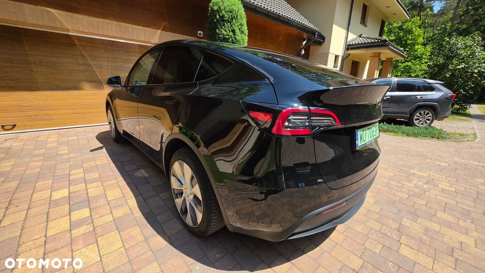 Tesla Model Y - 4