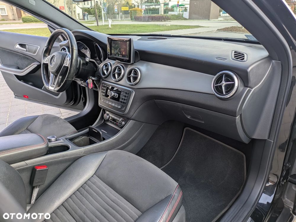 Mercedes-Benz GLA 200 7G-DCT AMG Line - 15