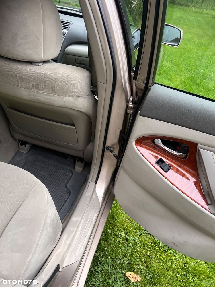 Toyota Camry - 21