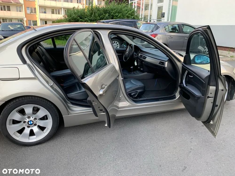 BMW Seria 5 520i - 13