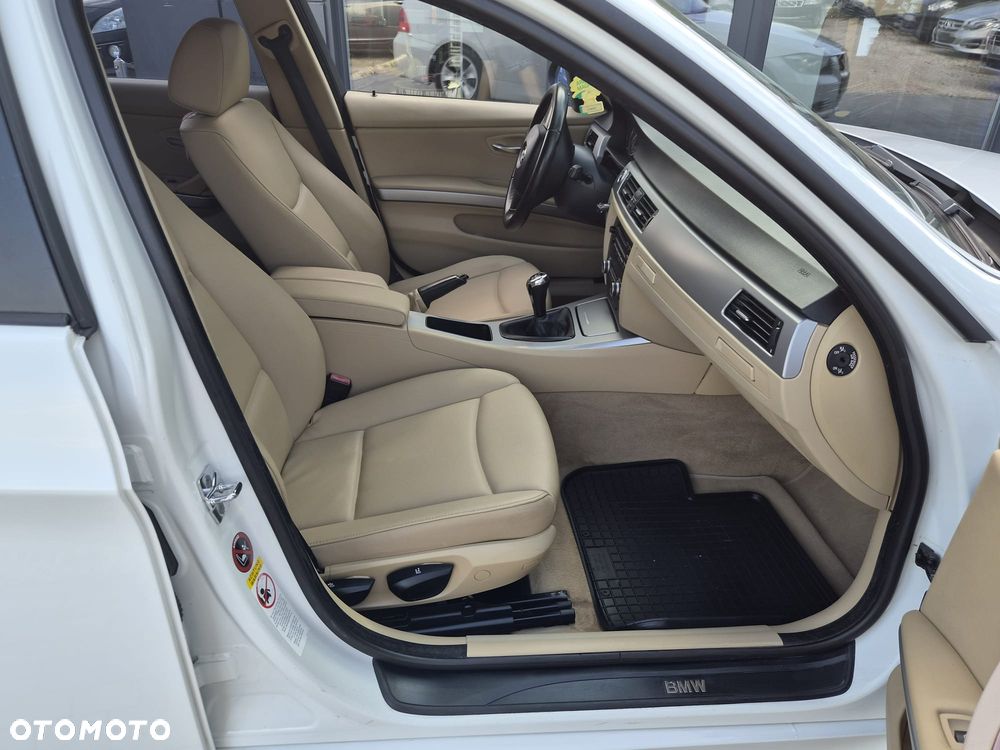 BMW Seria 3 320i - 23