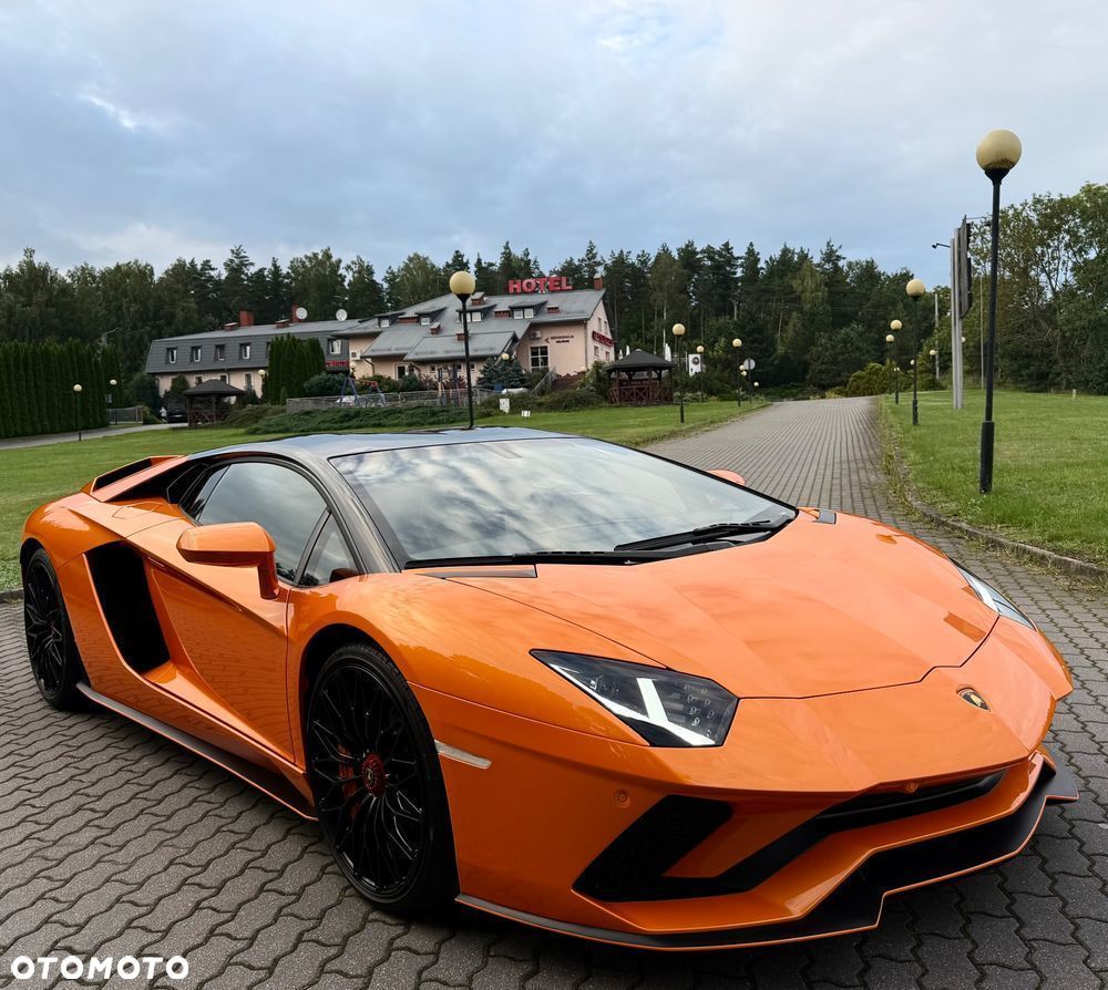 Lamborghini Aventador - 2