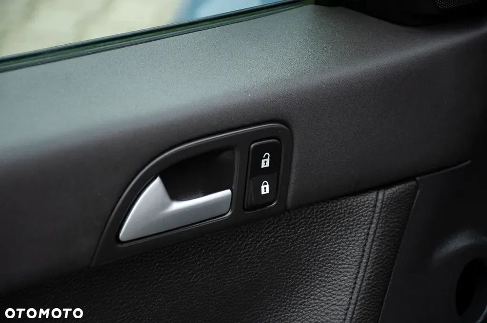 Volvo V50 2.4 Momentum - 34