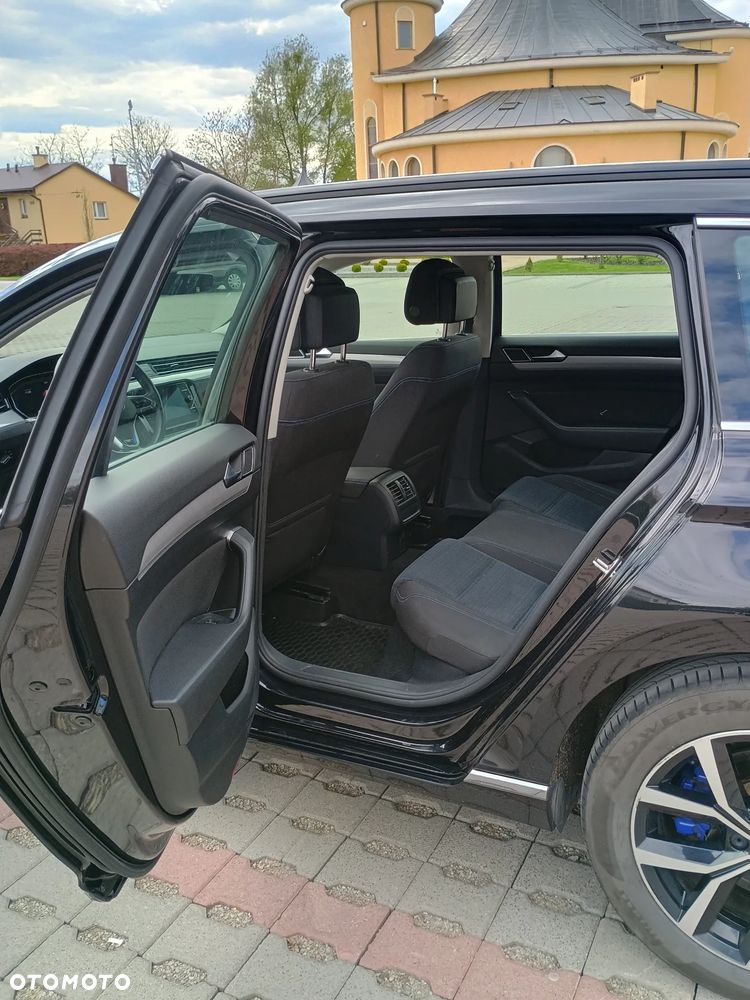 Volkswagen Passat - 13