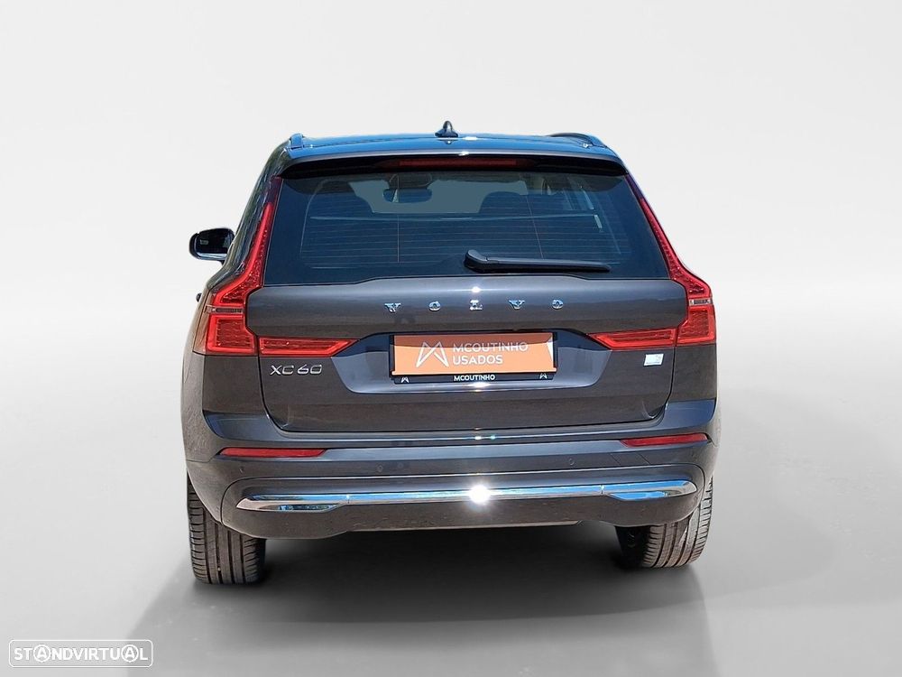 Volvo XC 60 2.0 T6 PHEV Core AWD — fotografia 4