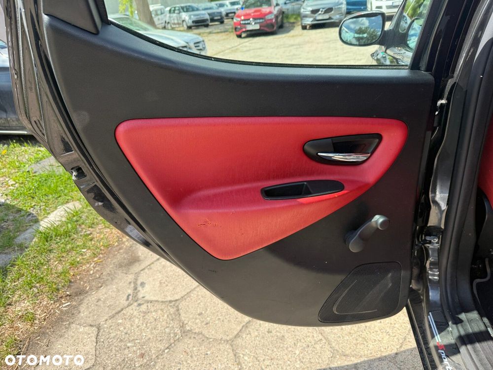Lancia Ypsilon - 10