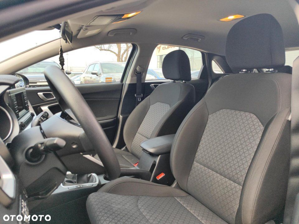 Kia Ceed - 11