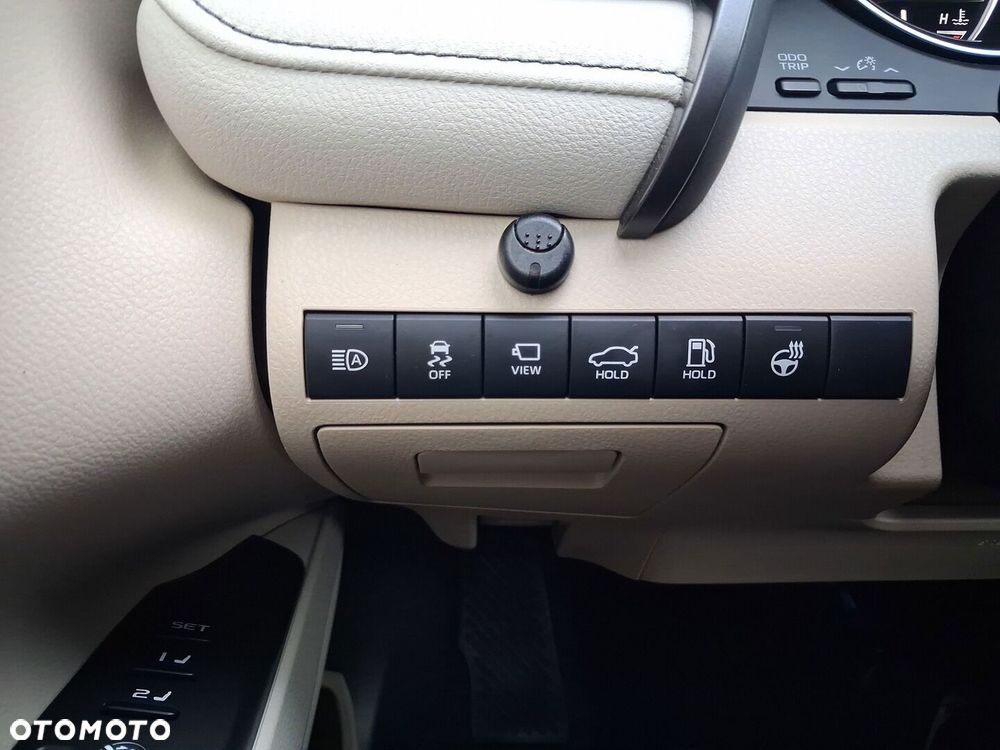 Toyota Camry 2.5 Hybrid Executive CVT - 18
