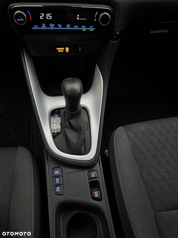 Toyota Yaris - 10