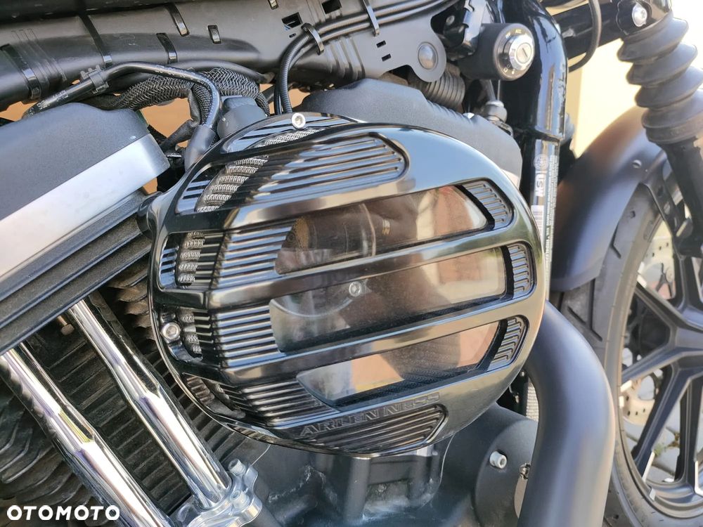 Harley-Davidson Sportster Iron 883 - 21