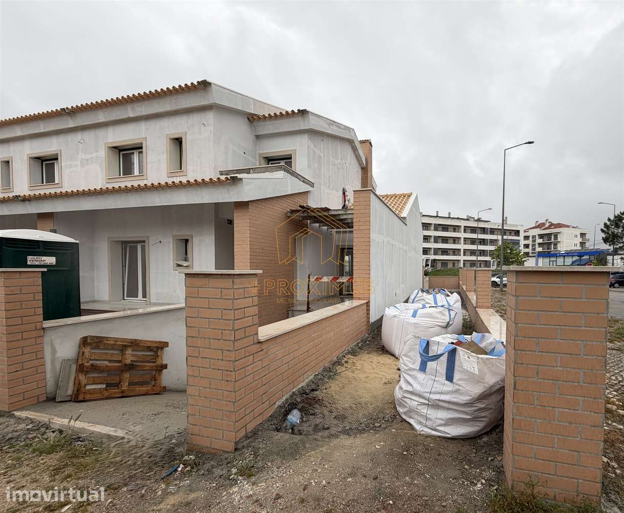 Moradia T4 nova geminada, Tavarede - Figueira da Foz - Grande imagem: 3/39