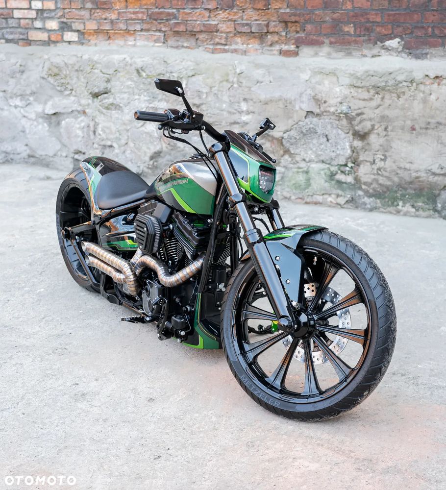 Harley-Davidson Softail Breakout - 12