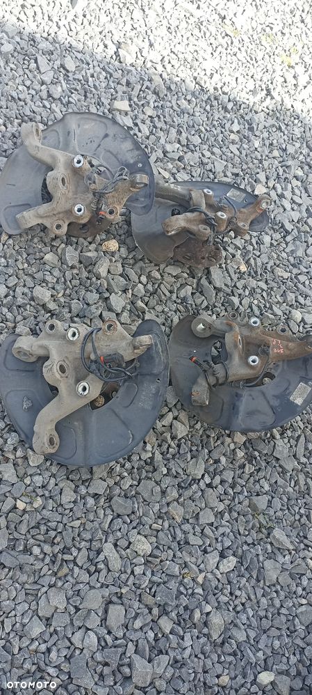 MERCEDES W212 E-KLASA ZWROTNICA Przednia Przód Piasta Prawa Lewa