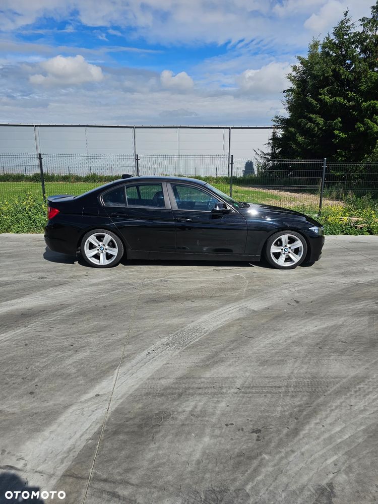 BMW Seria 3 320d - 12