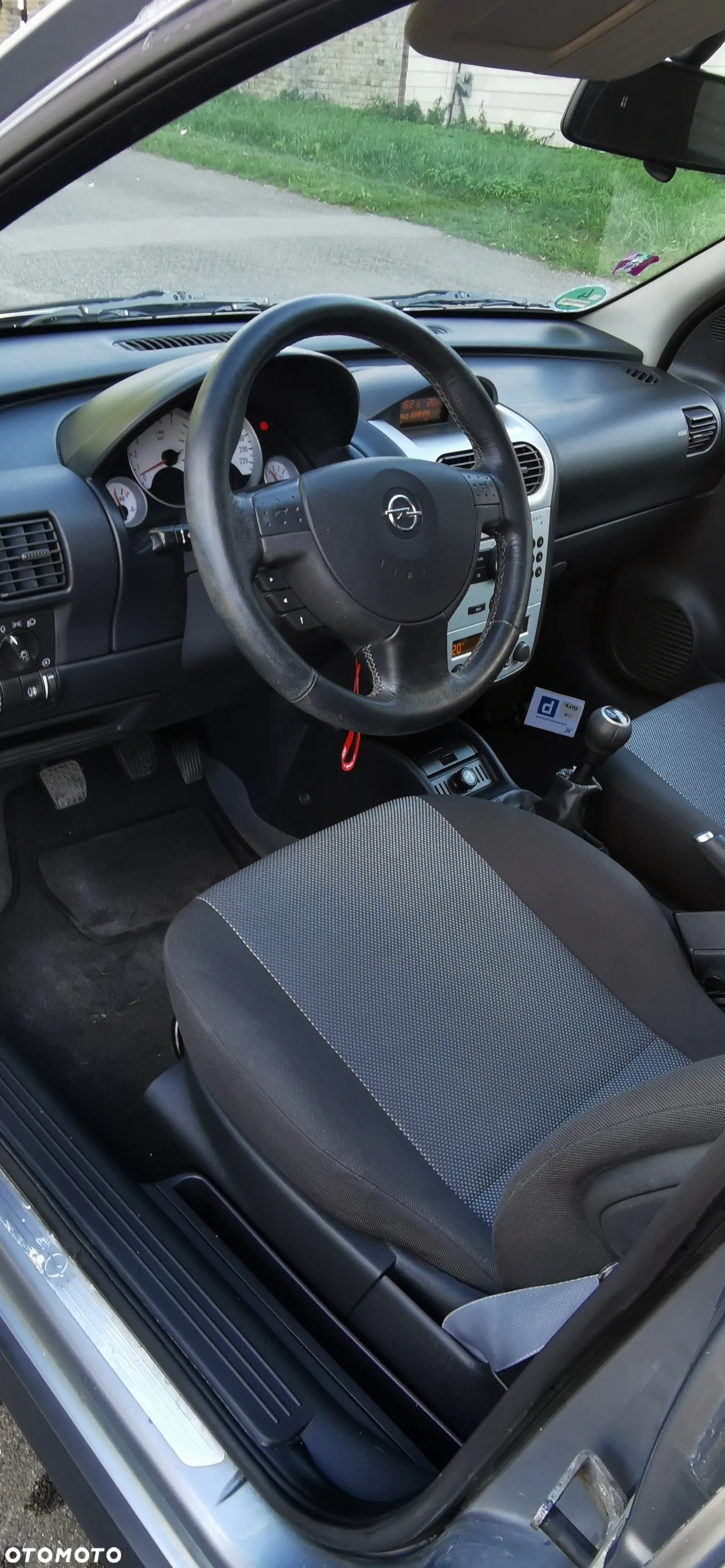 Opel Corsa 1.2 16V Essentia - 11