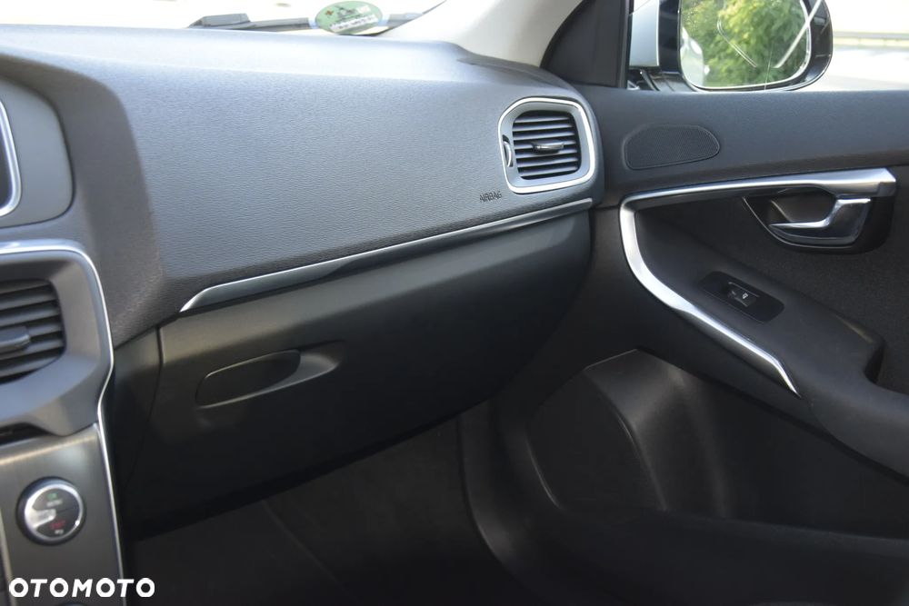Volvo V40 D2 Momentum - 35