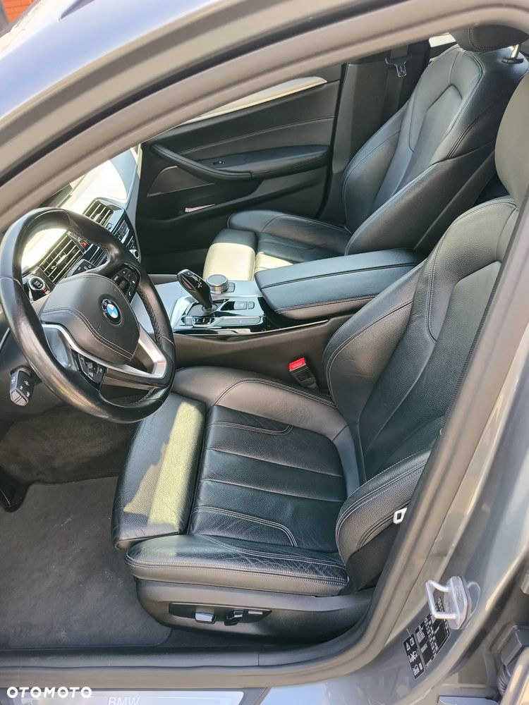 BMW Seria 5 520d xDrive - 9