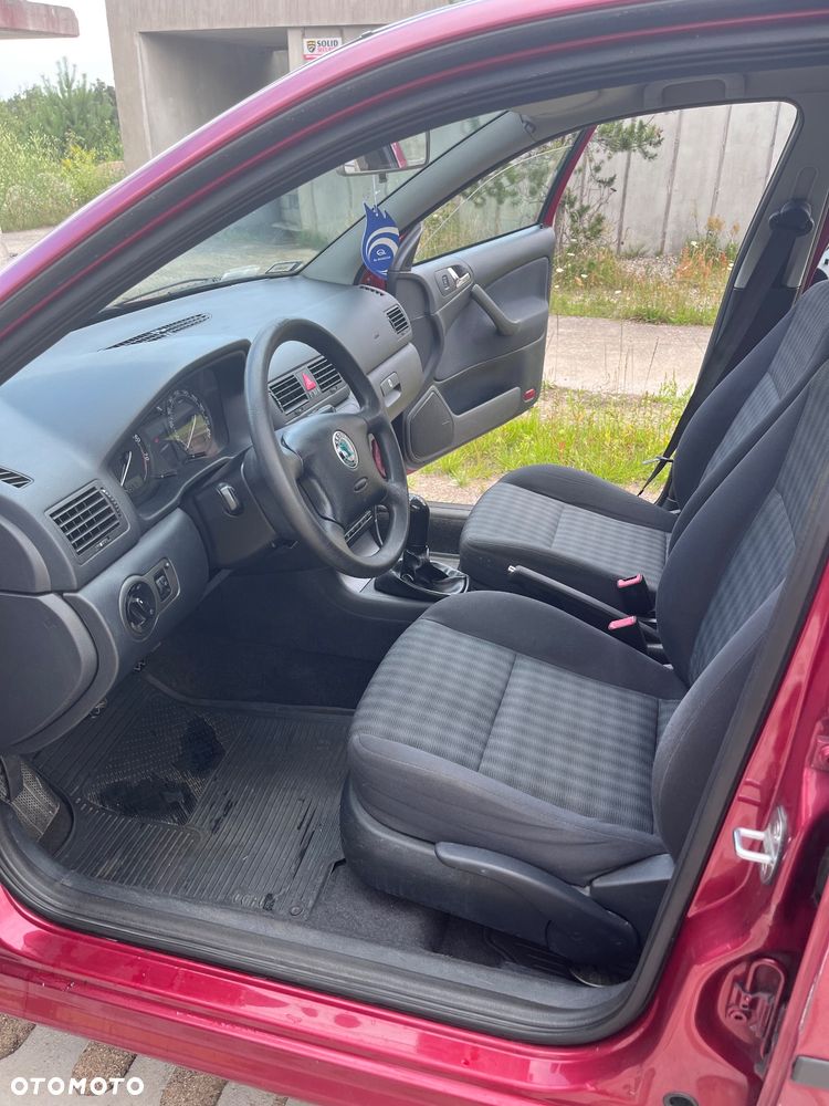 Skoda Octavia 1.6 Tour - 10