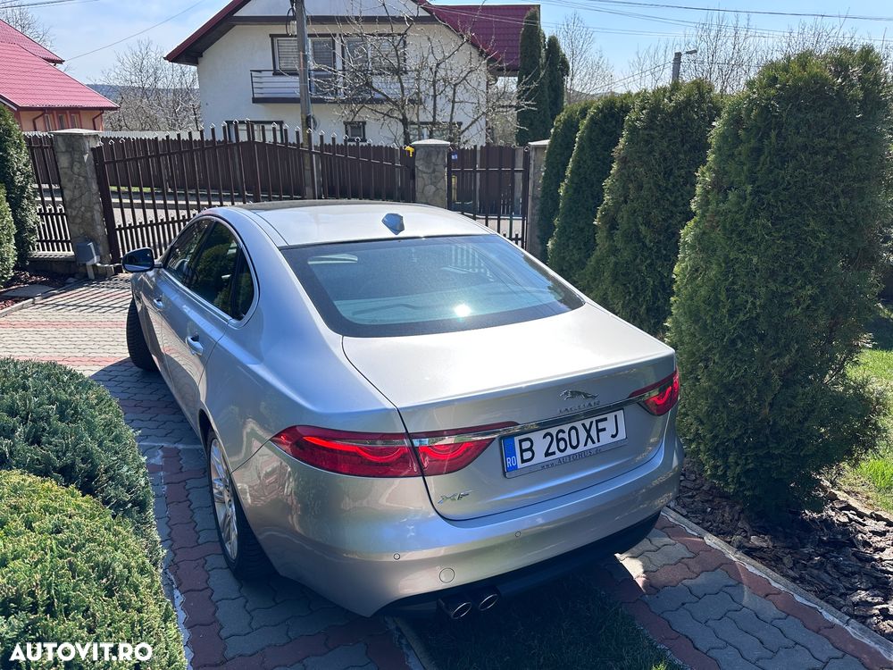 Jaguar XF 20d RWD Portfolio - 6