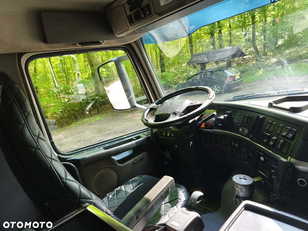 Volvo FM 12 6X2 - 8