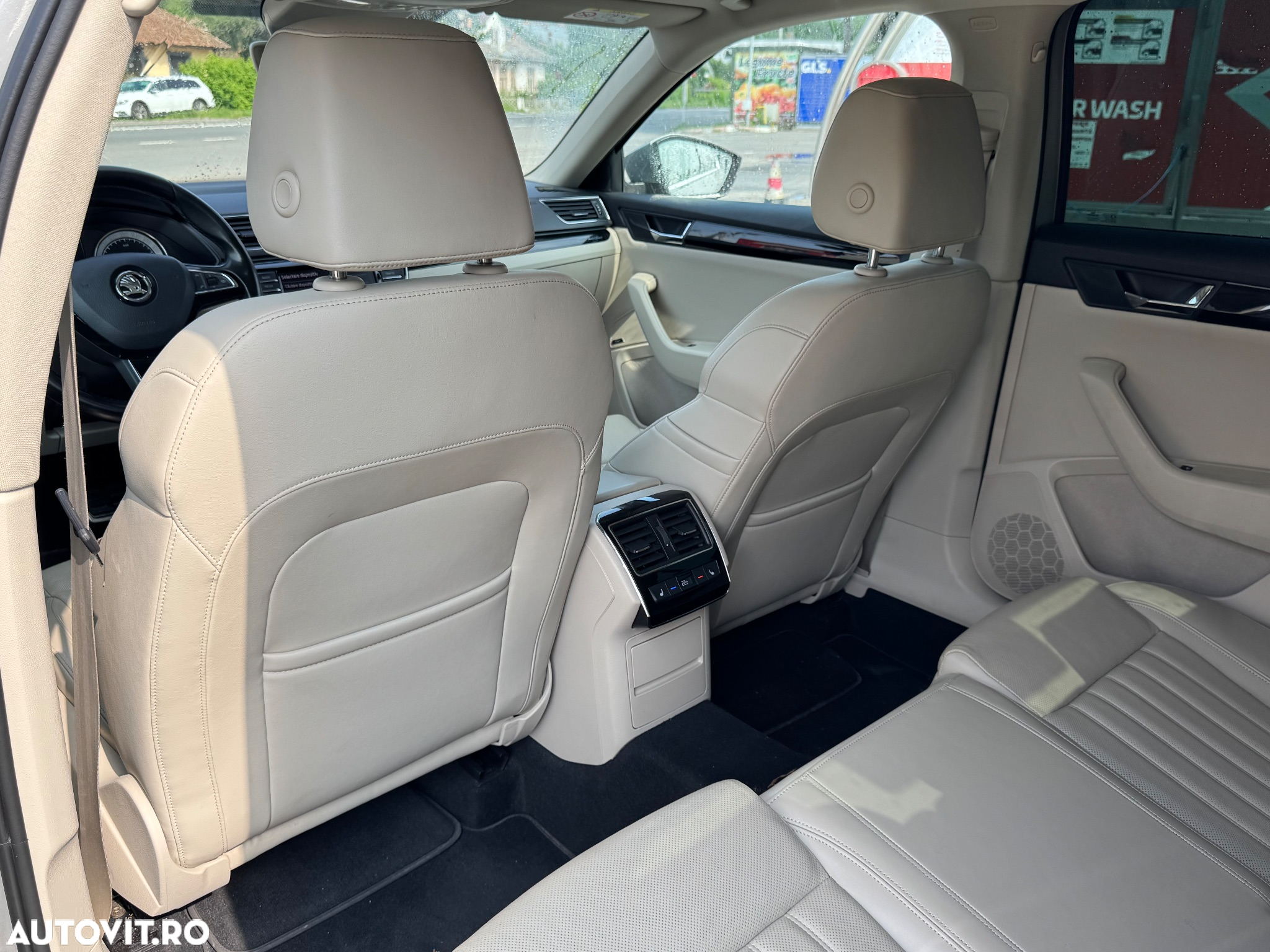 Skoda Superb 2.0 TDI DSG Laurin & Klement - 3
