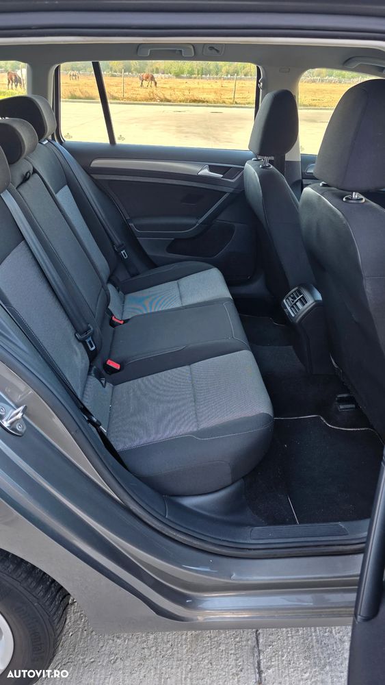 Volkswagen Golf - 10