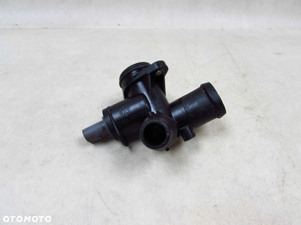 VW AUDI 2.0 TFSI BWE OBUDOWA TERMOSTATU KROCIEC TROJNIK WODY 06D121133C - 1