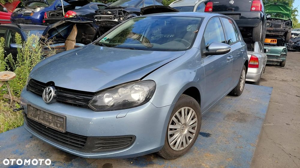 Na części: Volkswagen Golf  Rok 2011 Pojemność 1197 Moc 77 kw Benzyna - 2