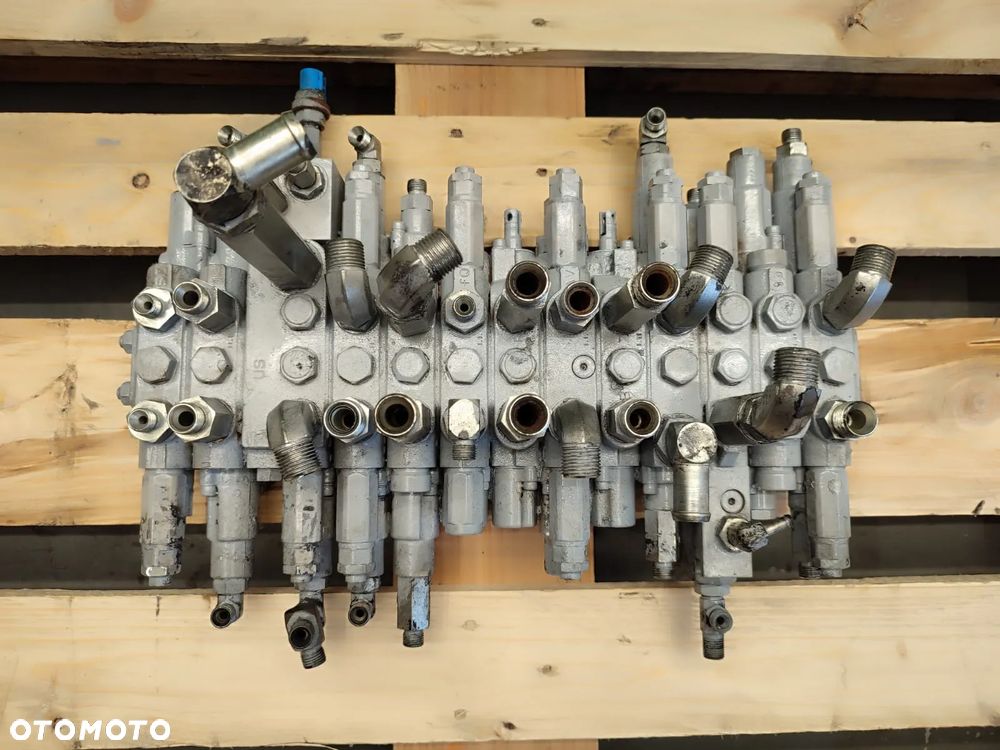 Rozdzielacz hydrauliczny 172B3574120 Yanmar VIO 57 - 2