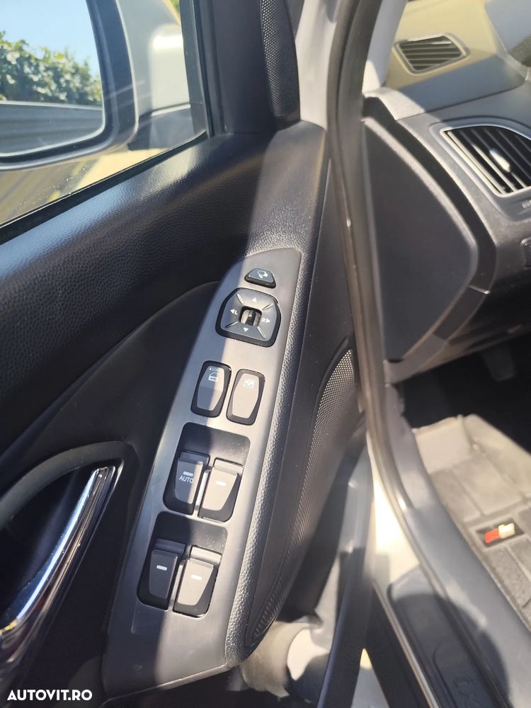 Hyundai ix35 2.0 CRDI 4WD Premium - 8