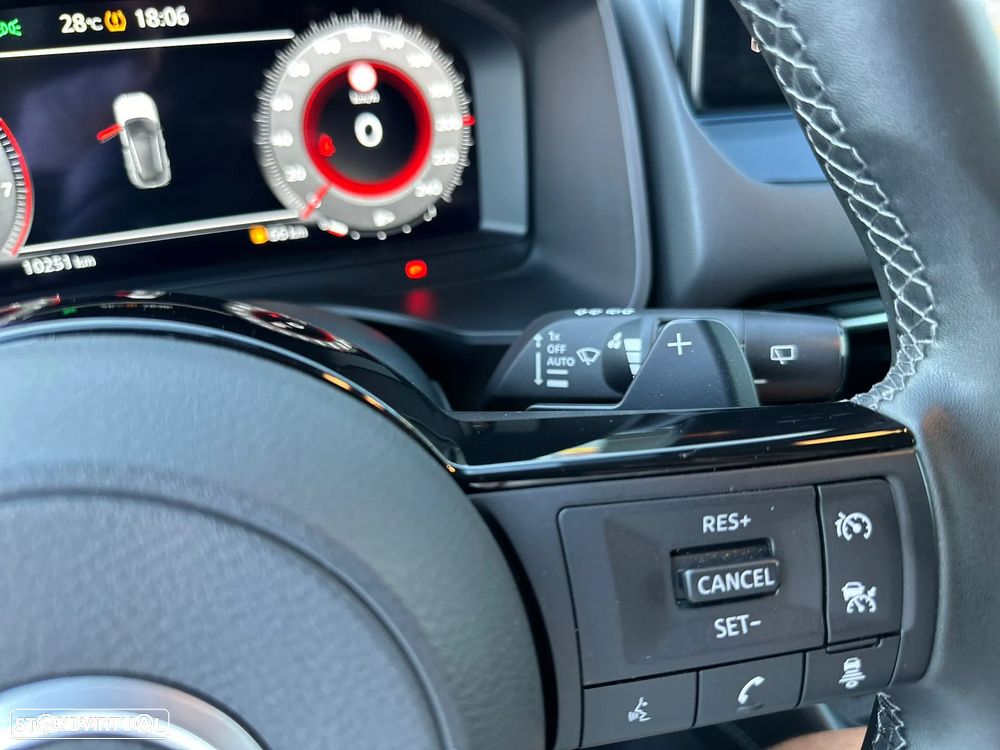 Nissan Qashqai 1.3 DIG-T N-Connecta Xtronic - 35