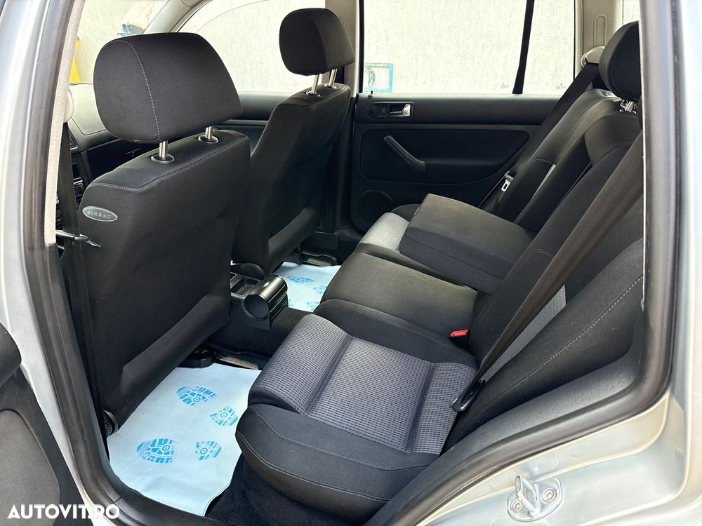 Volkswagen Golf 1.6 Comfortline - 29