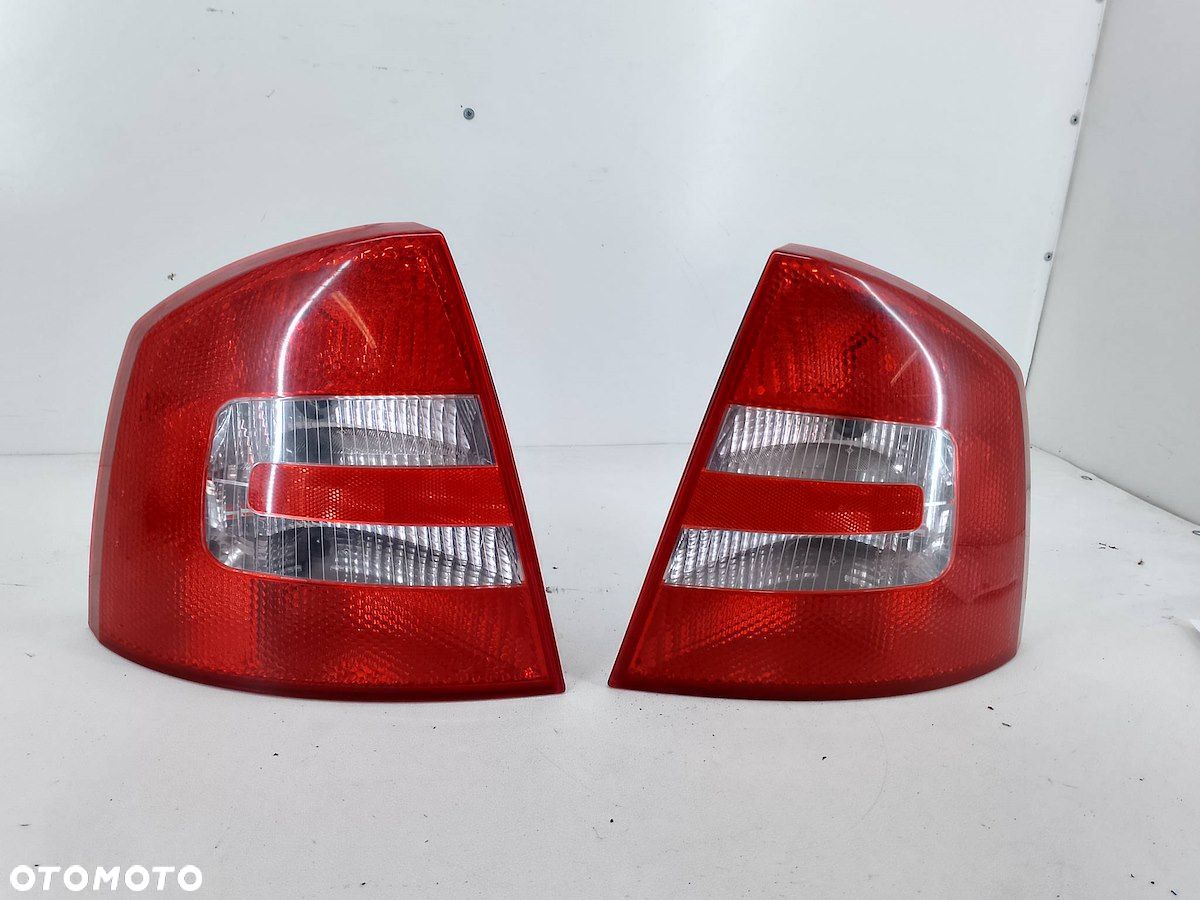 LAMPY TYŁ KOMPLET SKODA OCTAVIA II 1Z5945096A  1Z5945095A - 1