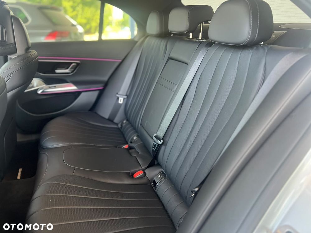 Mercedes-Benz Klasa E 200 mHEV 4-Matic Exclusive 9G-Tronic - 22