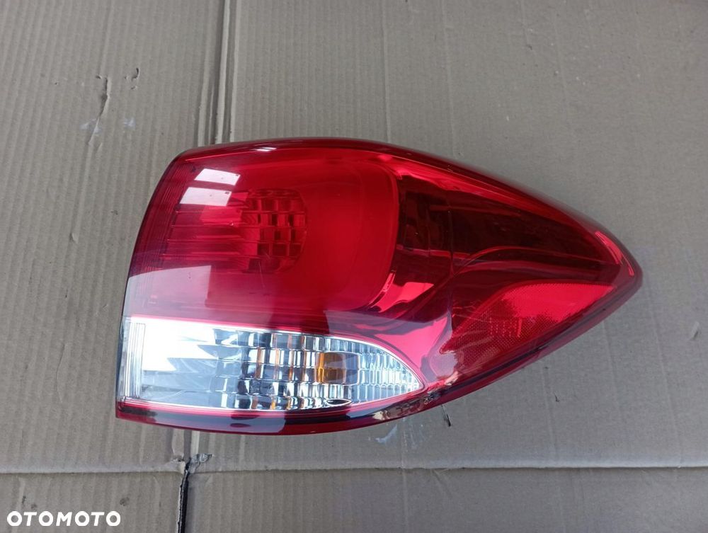 KIA CARENS IV 4 LAMPA PRAWA TYŁ TYLNA EUROPA - 1